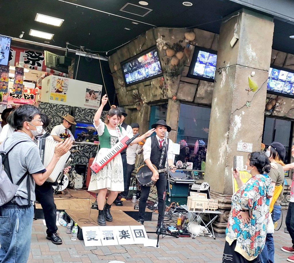Penny_Notes's tweet photo. 日曜日は梅雨のビアまつり！ありがとうございましたーーーーー！！✨✨
告知とかすっかり忘れちゃってた😂
1年ぶりの演奏の機会をもらえて、皆さんのパフォーマンスに元気ももらって、
とっても楽しかったです！！
#麦酒楽団 最高！！！！また遊んでください😆🥰 https://t.co/5r8zOD1wiz