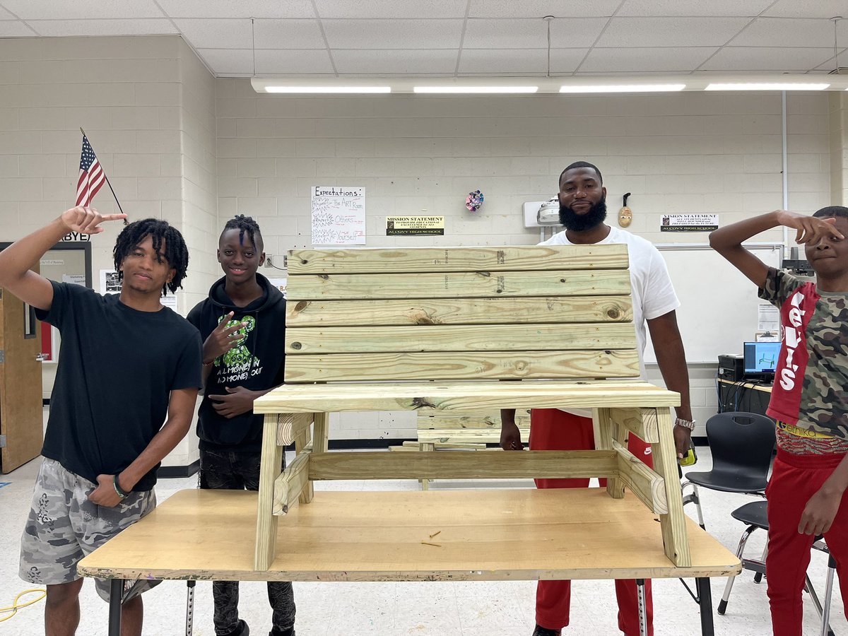 HardwickCorner's tweet photo. Great day at Alcovy Summer ASAP! Grooming future construction engineers in our STEM initiative! Second construction of sitting bench this summer!!! @DeenajSams @Coachin_AHS @KWilliams_AHS @RonEdwardsWorld @AHSTigerHoops https://t.co/sonOXMUsGg