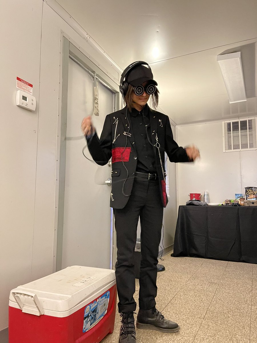 sunglasssister's tweet photo. This jacket was custom made for me by @jwlscustoms and I love it. Got her to write “everything is backwards” on it. 2 sick. 

Rly love this 1 https://t.co/naHJQlgEvf