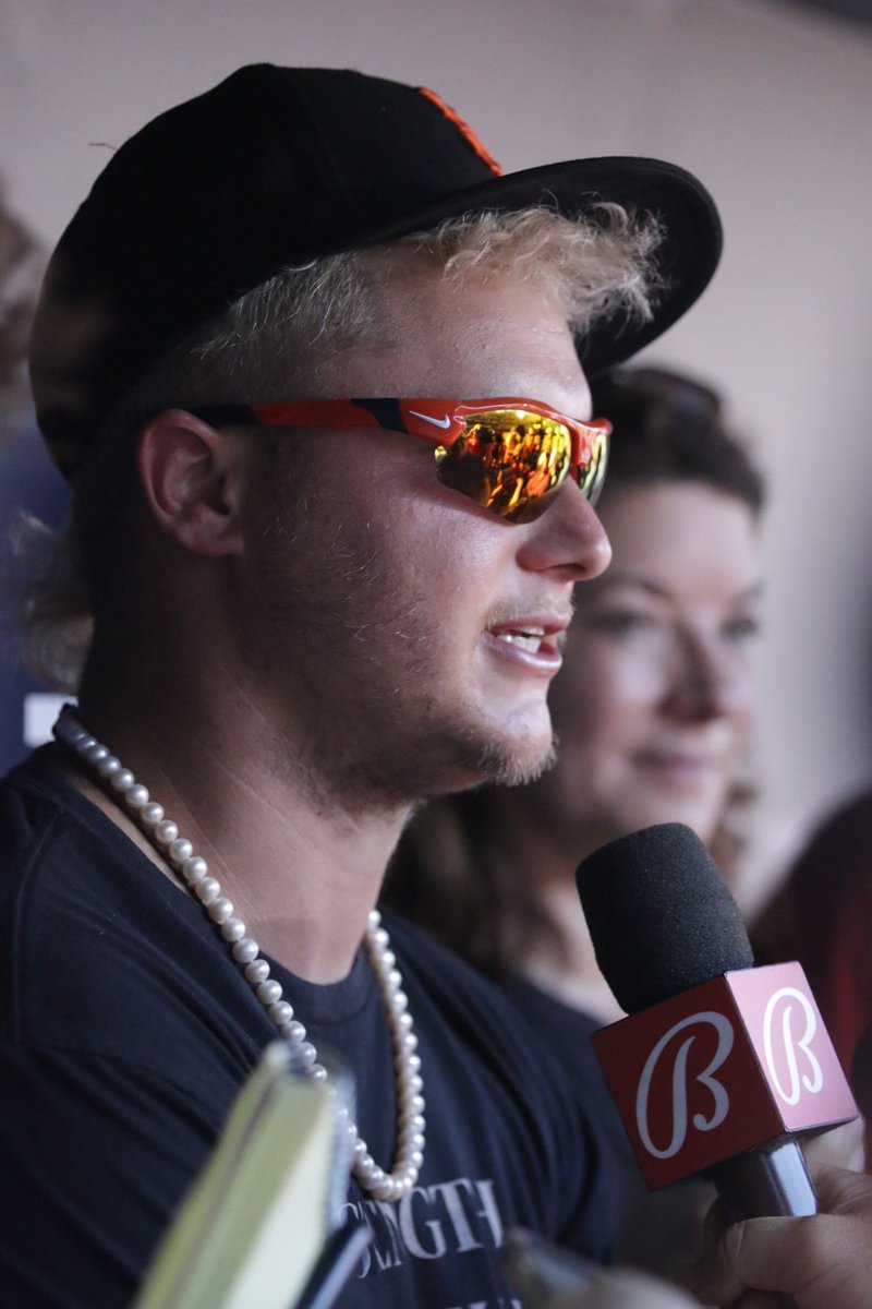 FanDuelSN_SO's tweet photo. Pearls are back in fashion tonight. https://t.co/UdS420Ng3D