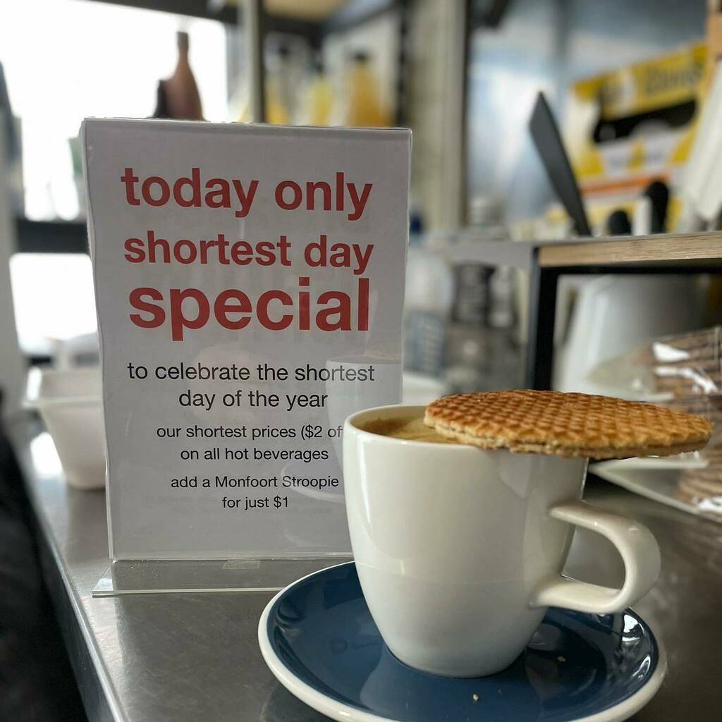 gelissimo's tweet photo. Come for a coffee ☕️ and stroopie 🧇 as well as your mid-winter dip 🏊🏻‍♀️ 

Our shortest price to match your shortest swim on the shortest day!

#wintersolstice #midwinterswim #midwintertreats #gelissimofreyberg #freybergbeach #coffee #montfoortnz https://t.co/CIMuHzFoTw