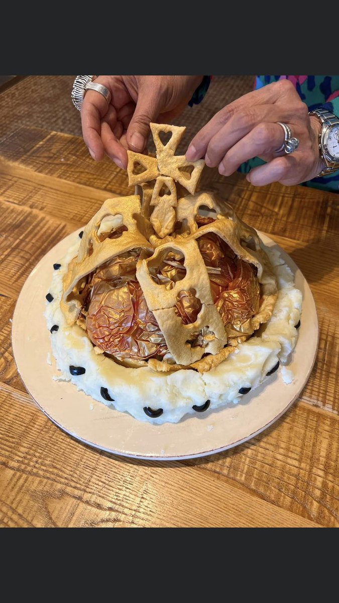 HootonMyles's tweet photo. Our bake club has all sorts of funny themes. This month it was ‘royalty’ so I decided to make a crown! Ermine trim - mashed potato and olives 😊🌱👑 #funbakes https://t.co/3YMf2IYvwr