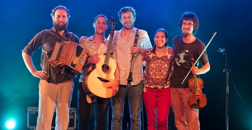 Un groupe de musique du centre Morbihan à découvrir : Makam Fentus 
andon.bzh/makadam-fentus/