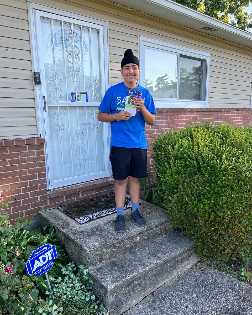 SamayKindra's tweet photo. We had another action-packed weekend connecting with voters! We were out doorknocking, celebrating Juneteenth, and putting up signs across District 4! Join us for canvassing, phonebanking, postcarding, and more by signing up to volunteer at https://t.co/KG7sBqo7Pn! https://t.co/RRPw7mVWY2