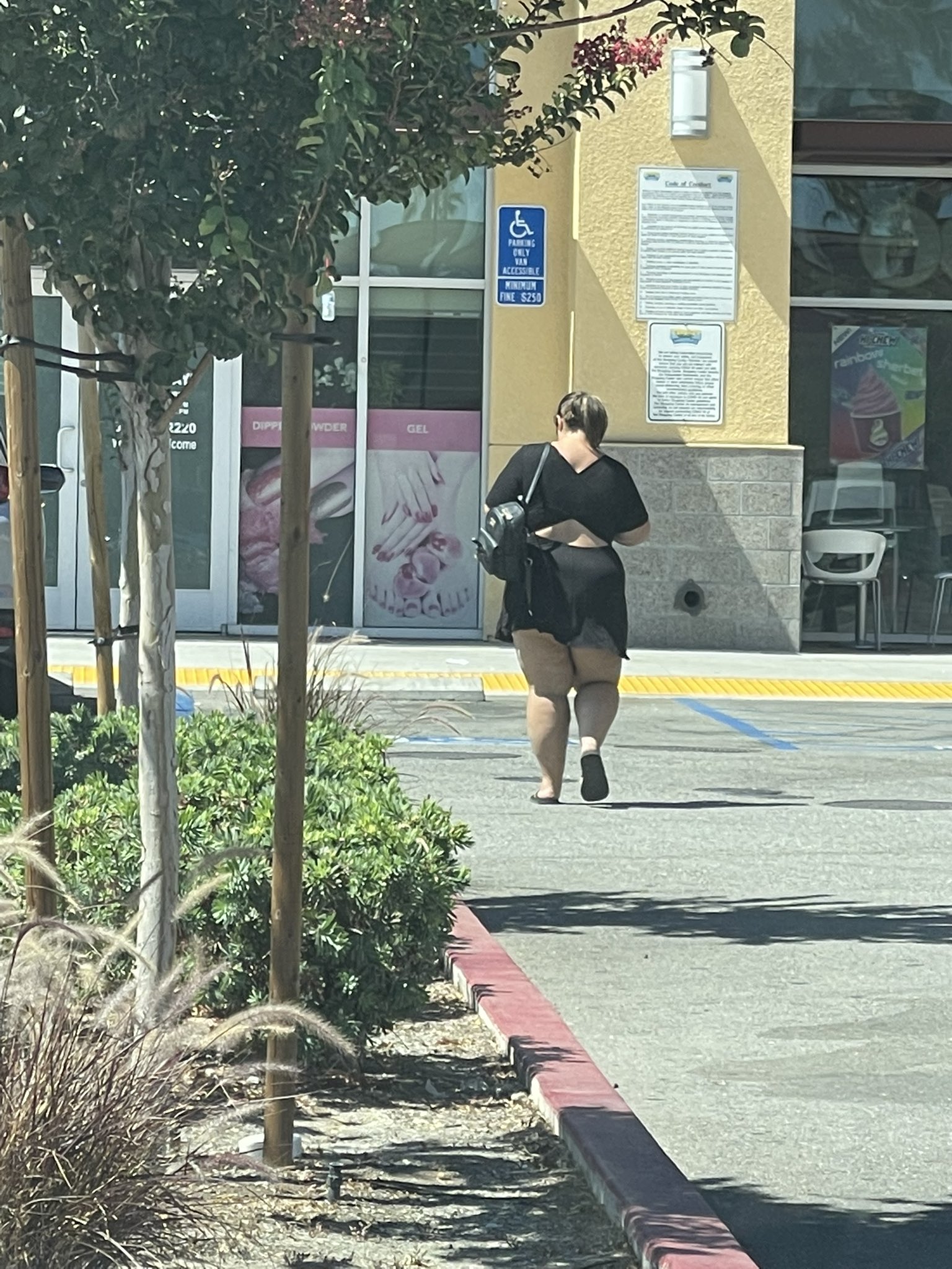 iefun on Twitter "Short dress no panties can even see some nipples getting her nails done who’s