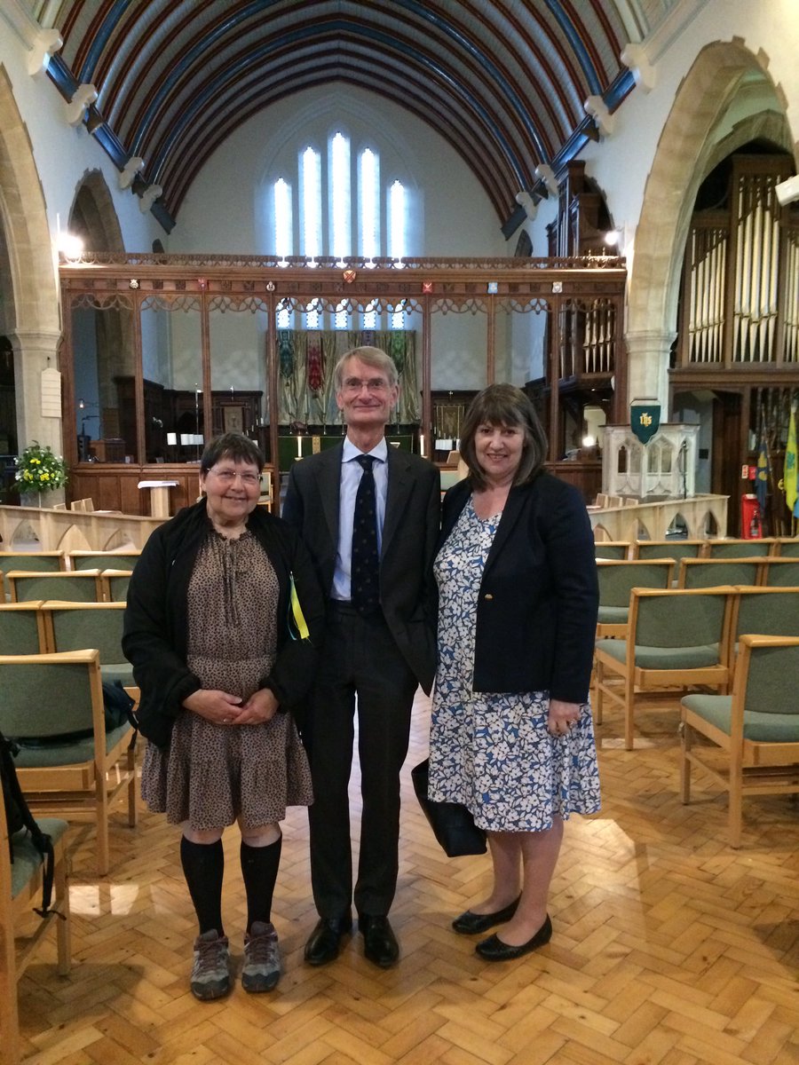 StMarysWoodford's tweet photo. This evening was all change for #churchwardens! There was a special service at @StGAldersbrook for Redbridge deanery. Thank you to our churchwardens Linda (right) who has finished, Viveca (left) who is continuing, and Philip who has just begun. #service #layleadership @chelmsdio https://t.co/iy8pbP9K81
