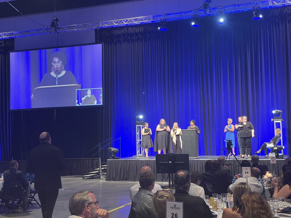 inwomenforward's tweet photo. HWF was honored to be awarded Activist of the Year by @INDems at #BigDemWeekend. Thank you to our alumnae, sponsors and supporters for continuing to elevate Democratic women in our state. #TheFutureIsFemale https://t.co/e5zNe1FmxL