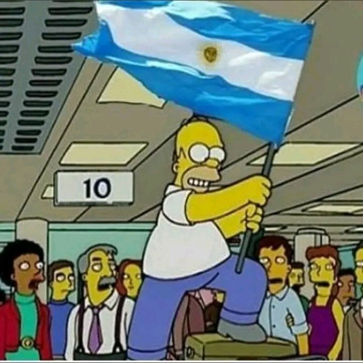 Mi Bandera🇦🇷🤍

🇦🇷La bandera mía
se parece al cielo🌅
es azul y blanca,
con el sol en el medio.

¿Cómo no quererla
como yo la quiero,
si en ella el retrato
de mi patria veo?💙🤍

Por eso al mirarla
flotando a los vientos
de orgullo😌 y de dicha
se me ensancha el pecho🇦🇷🤍💙🤍🇦🇷🇦🇷