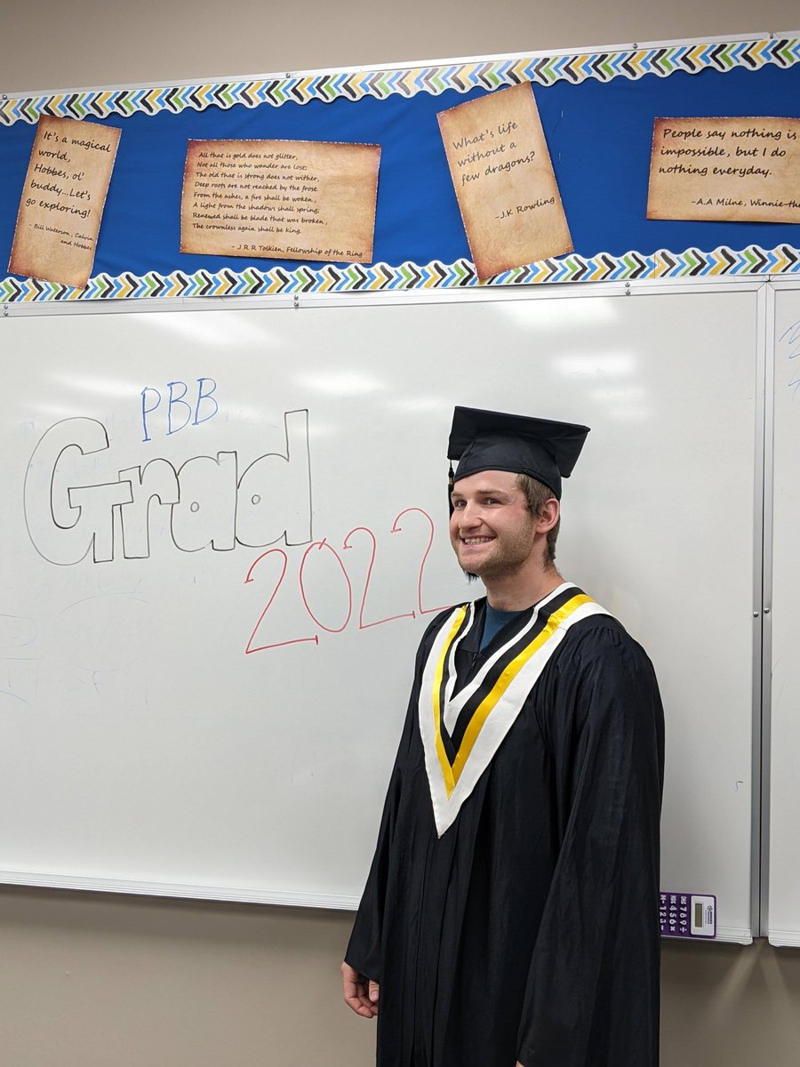At age 30, Tomas finished writing his last diploma exam today and is getting married tomorrow! Congratulations (on both fronts) Tomas. All of us at PBB are proud of you. palliserbeyondborders.com/about/our-scho… @PalliserSchools