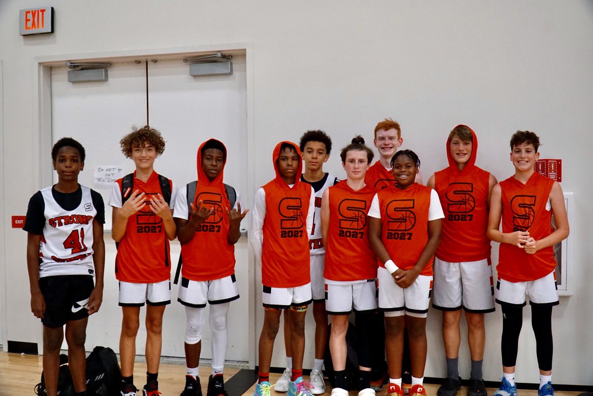 StrongCenter27's tweet photo. Great weekend going 3-1 💪🏽🏀 #TrustTheProcess #workhardplaystrong https://t.co/ayRDdZ3g0a