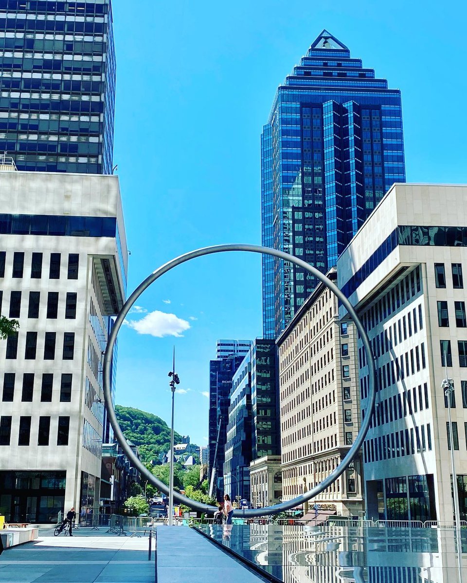Montréal knows how to ring in the summer. ⭕️

📍 Place Ville Marie 
📷 David Lemelin #montreal #MTLmoments <a href="/IC_Comms/">Ivanhoé Cambridge</a> <a href="/Placevillemarie/">Place Ville Marie</a>