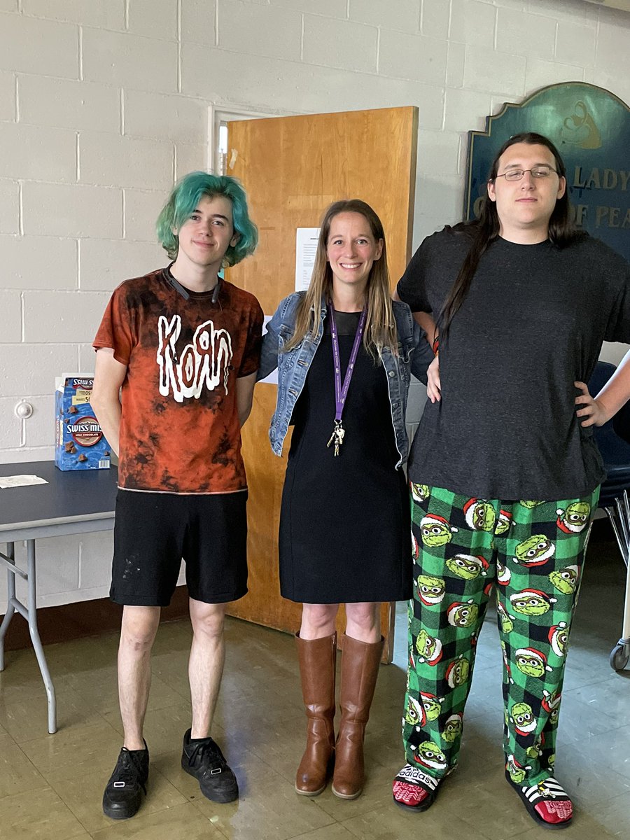 Celebrated some of our seniors today! Congratulations 🎉🎉 Always be proud of the work that you accomplishment and change the world for the better. You can move mountains! #wmhometownpride