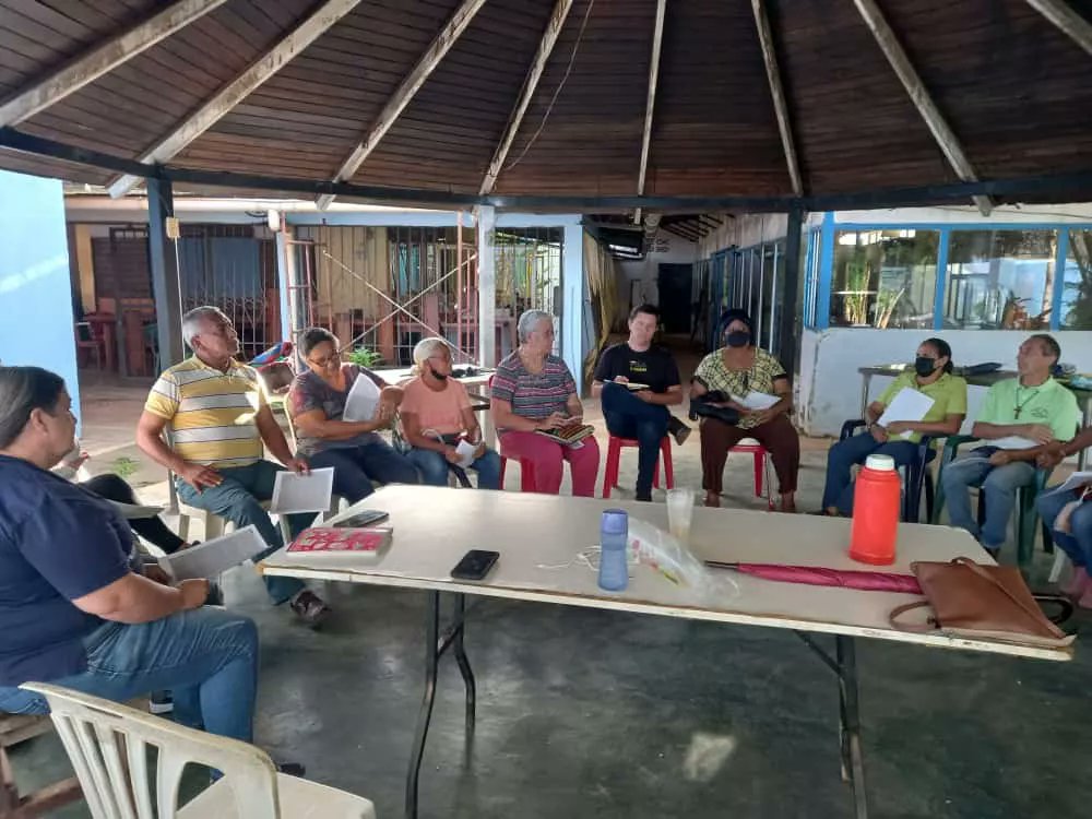 OSBERTHBERNAL's tweet photo. Hoy #20Jun estuvimos en reunión logística con los Maestros jubilados organizándonos para que esté 27Jun conmemoremos su día en una serie de actividades juntos con @CallaoConcejo1 https://t.co/afv8F1mYdO