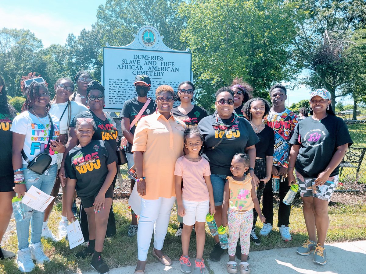 IvaniaCastill17's tweet photo. SOMOS CASA, CASA IN ACTIO En este mes del día Del Padre, Happy Father's day Estuvimos en el #Dumfries SLAVE Cemetary Celebramos 2nd ANNUAL #juneteenth2022 @PotomacDistrict  #FREEDOM_DAY Nuestra Comunidad de #Virginia Estamos unidos como un asola Comunidad . https://t.co/CiY5pc7okb
