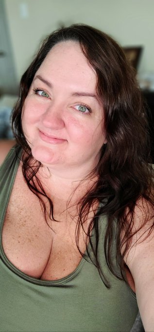 When the eyes match the shirt 🙃 https://t.co/G4gqwg17kv