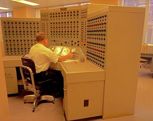historydefined's tweet photo. Analog Computer, 1962 https://t.co/sonSR9u8Rk