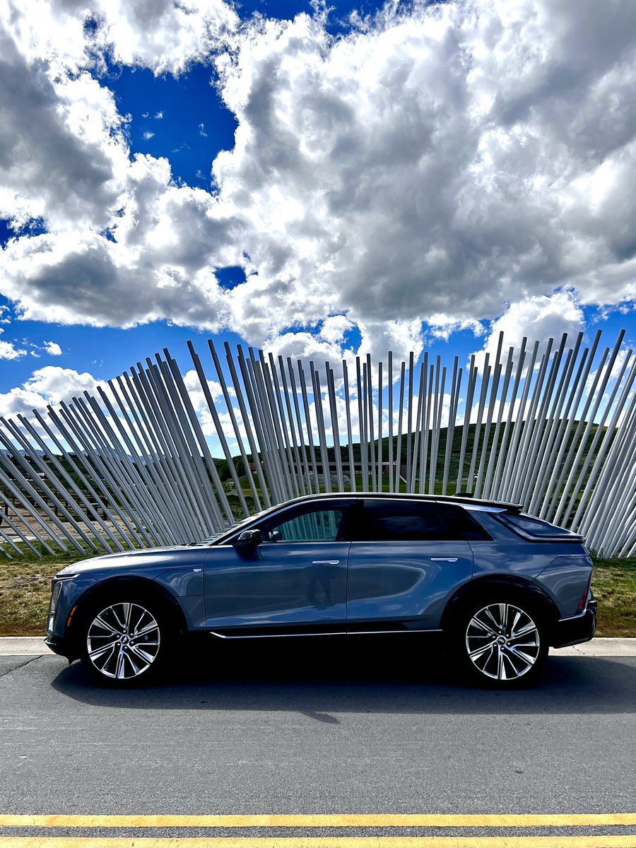 javiermota's tweet photo. Today’s and tomorrow’s #assingment #testdrive the 2023 @cadillac #Liryq 💯🔋⚡️ @nactoy #SUV of the year candidate around @parkcity.pc @ourautoexpert https://t.co/JyaKwj5Xxb