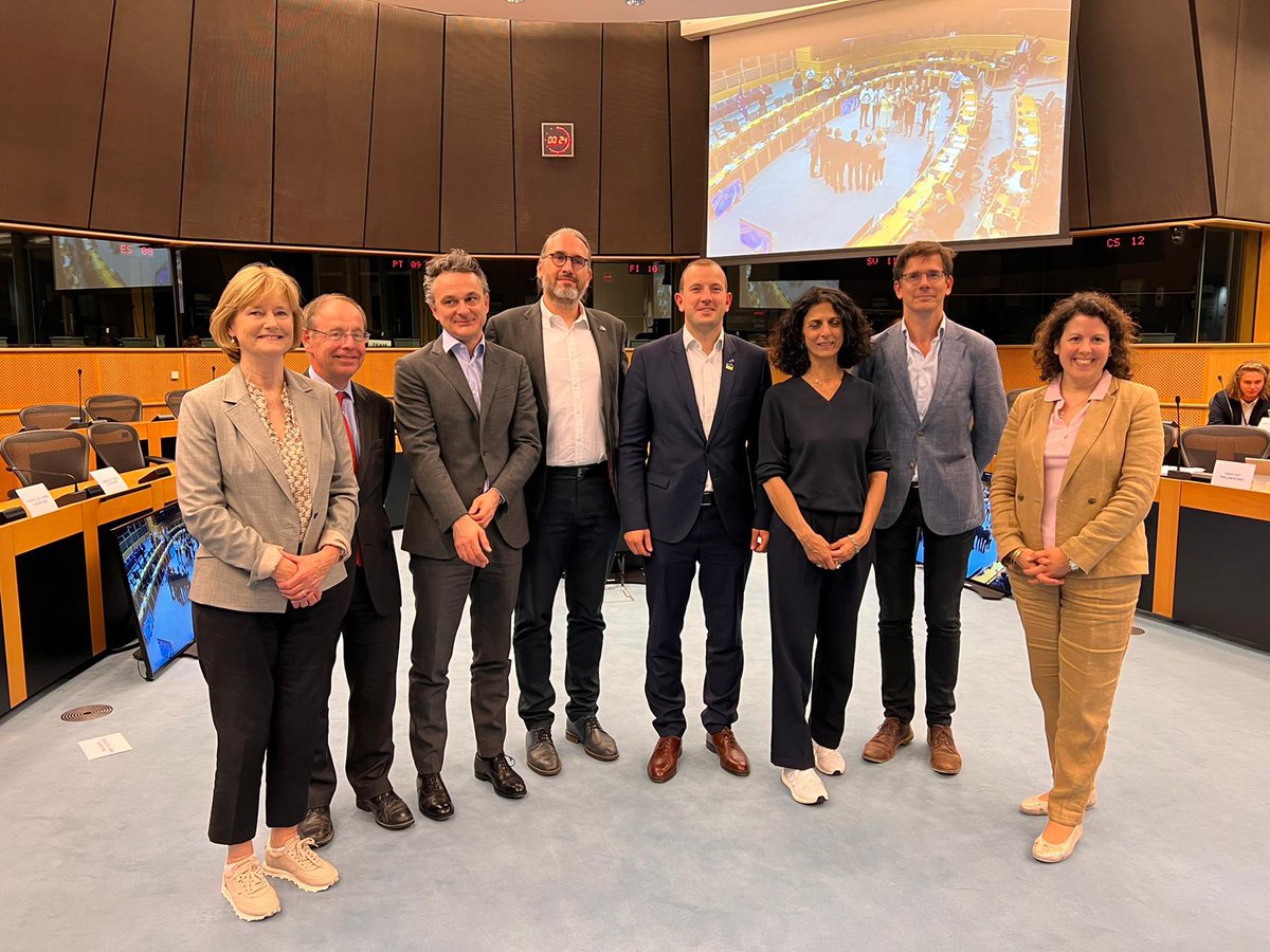 VSinkevicius's tweet photo. Green light tonight to limit a range of the most harmful chemicals in waste.

With new substances making the list, we have an ambitious agreement with @Europarl_EN &amp; @EUCouncil!

A solid step to phase out persistent organic pollutants for a toxic-free environment &amp; ♻️ economy! https://t.co/M5RmM1yCWQ