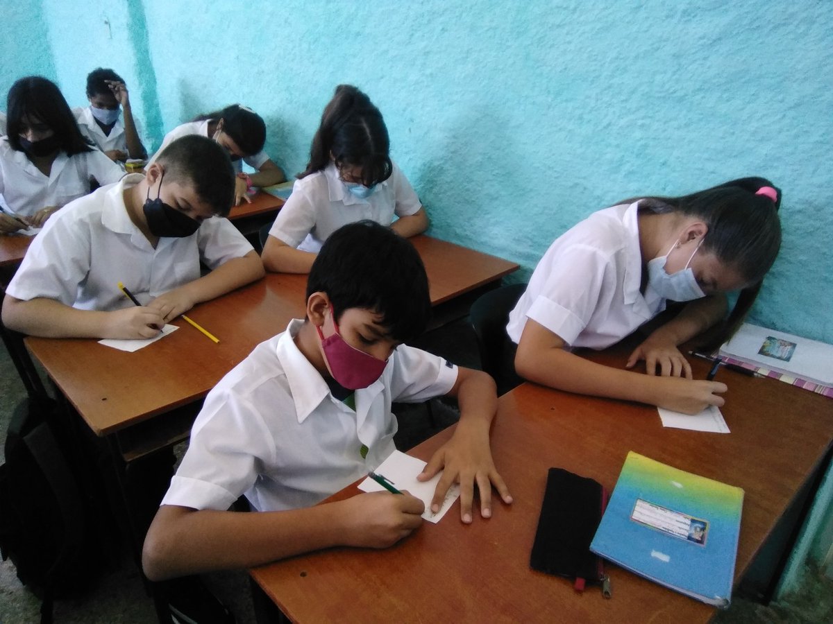 Con responsabilidad ante el estudio y asistencia diaria a las secundarias bàsicas, los estudiantes de Villa Clara realizan las evaluaciones parciales correspondientes al corte evaluativo. <a href="/MenendezRiveros/">Carlos Rivero Menéndez</a> <a href="/Yamilet50088609/">Yamilet Herrera</a> <a href="/RevillaVega/">Adalberto Revilla Vega</a> <a href="/CubaMined/">MINED</a>