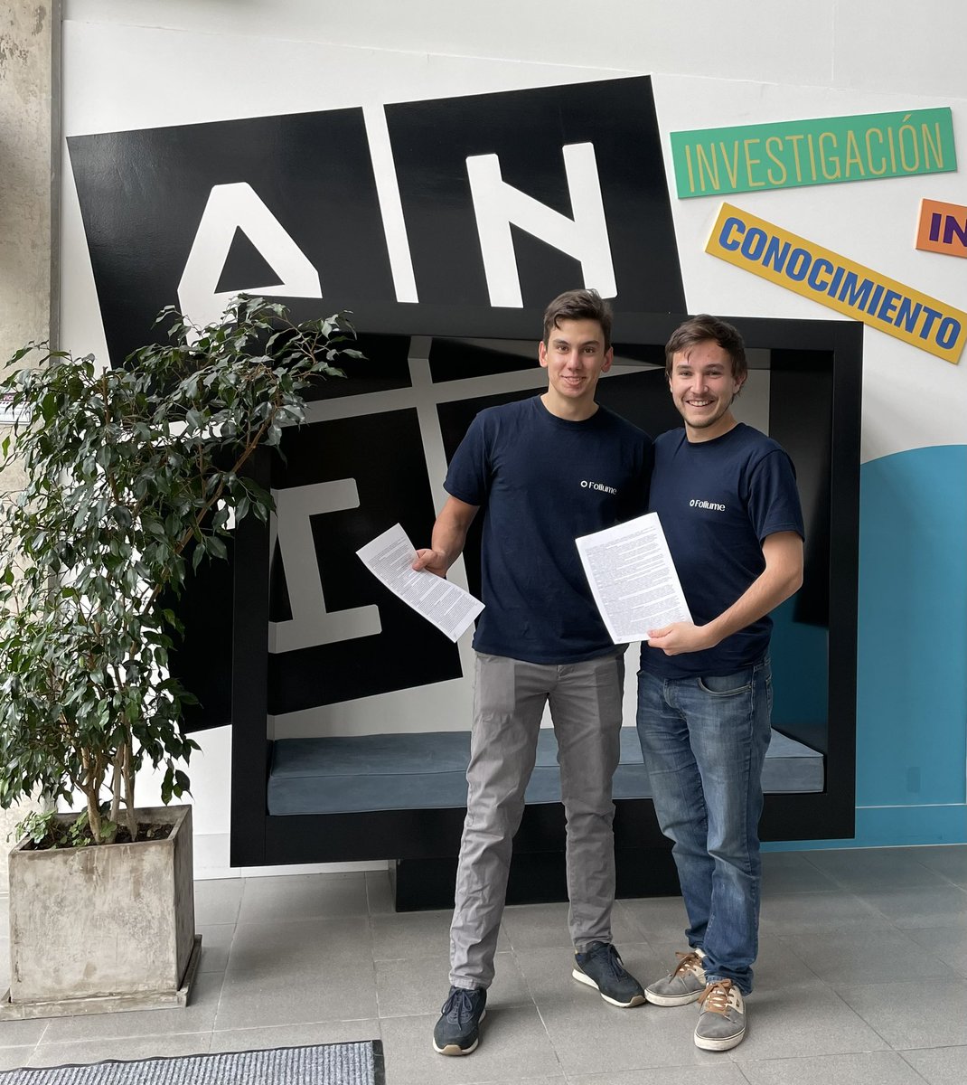 mfagioli's tweet photo. Hoy en Foliume recibimos el premio de @ANIIuy como emprendimiento innovador 😁 https://t.co/S6wgdZFZeP