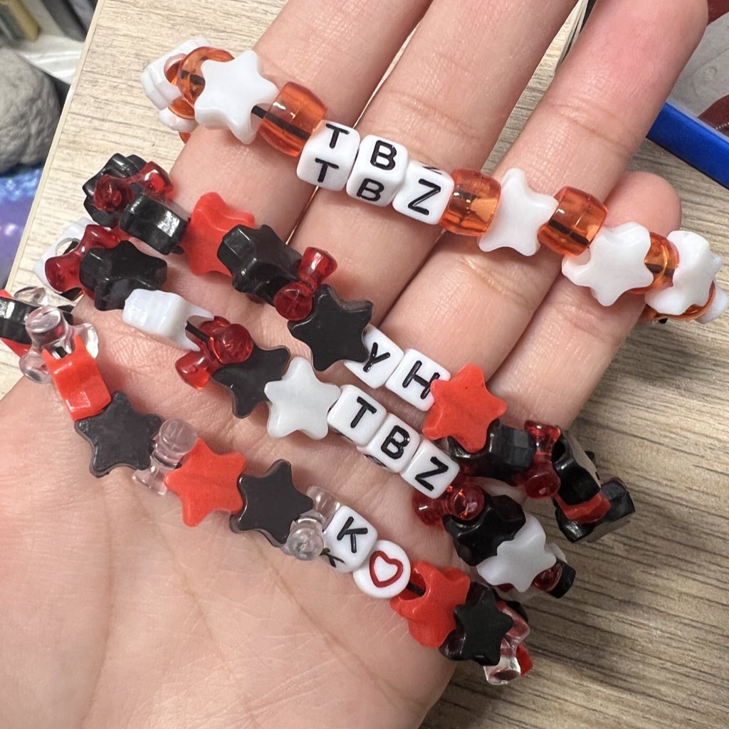 ultkevv's tweet photo. helloo !! if anyone has any videos or pictures of tbz wearing or picking these orange / red / white / black bracelets please dm me !!!#TheBoyzinEurope #TheBoyzInLondon https://t.co/ng0coJ48hn
