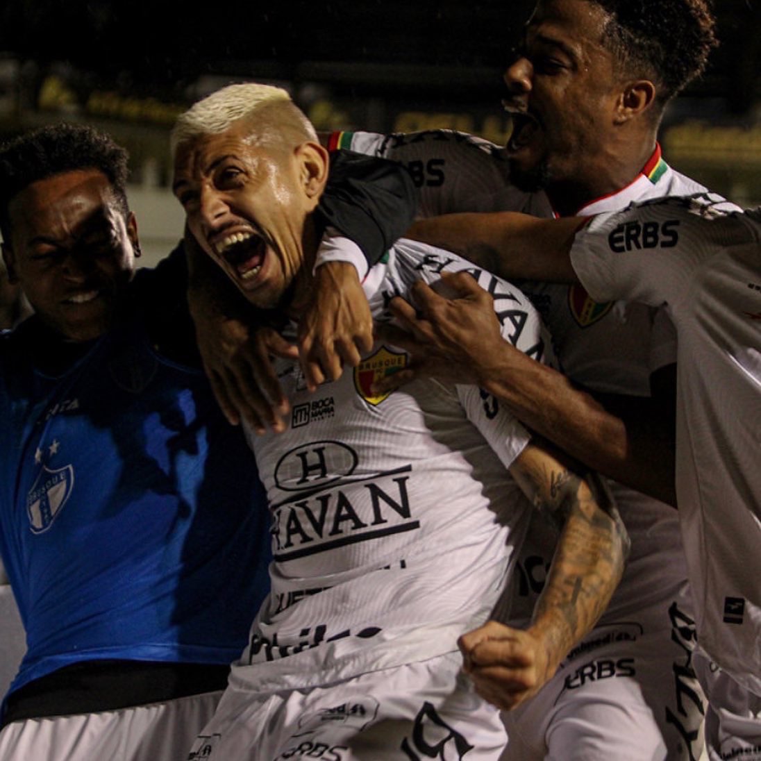 crislanh20's tweet photo. Depois de longos 3 meses! Devido a uma lesão, voltar e poder ter a sensação de fazer um gol, é inexplicável!
Glória a Deus por tudo em minha vida. https://t.co/vEwyqhb5Fz