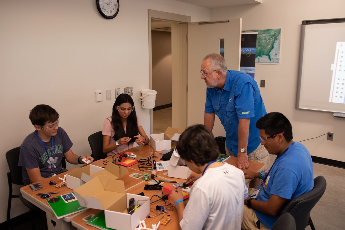 DestinationSPCE's tweet photo. Today kicked off the first class day of our 2022 Destination SPACE camp at UNC Asheville! Students learned about weather, climate, space weather, SmallSats from Bob Twiggs, and began building their robotic rovers. https://t.co/0iedWMA14d