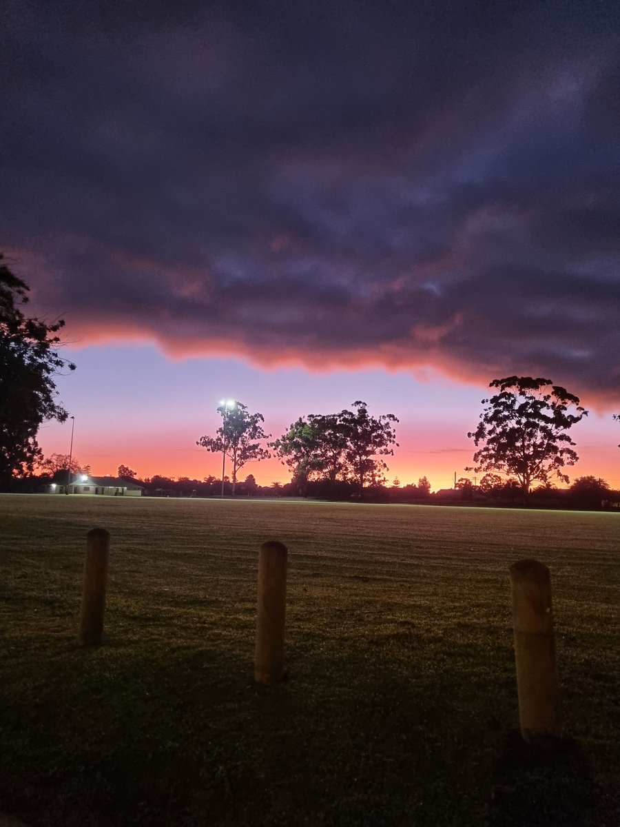 piie80's tweet photo. Good morning #Perth 🌅😍
#Perthect #sunrise #westernaustralia @WestAustralia #thisisWA @6PRbreakfast @G_Parker https://t.co/KAPOPsAf9F