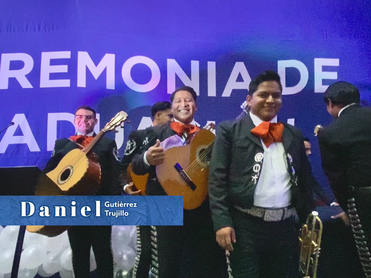 daniel_gtz_t's tweet photo. El pasado 18 de junio fui testigo de la Ceremonia de Graduación de los egresamos de Maestria y Licenciatura de UNID Tehuacán, acompañado de la Contadora Maribel Montiel, Consejera de nuestra Cámara de Comercio, Servicios y Turismo. #DanielGutiérrezTrujillo https://t.co/DgLkoPMMaN