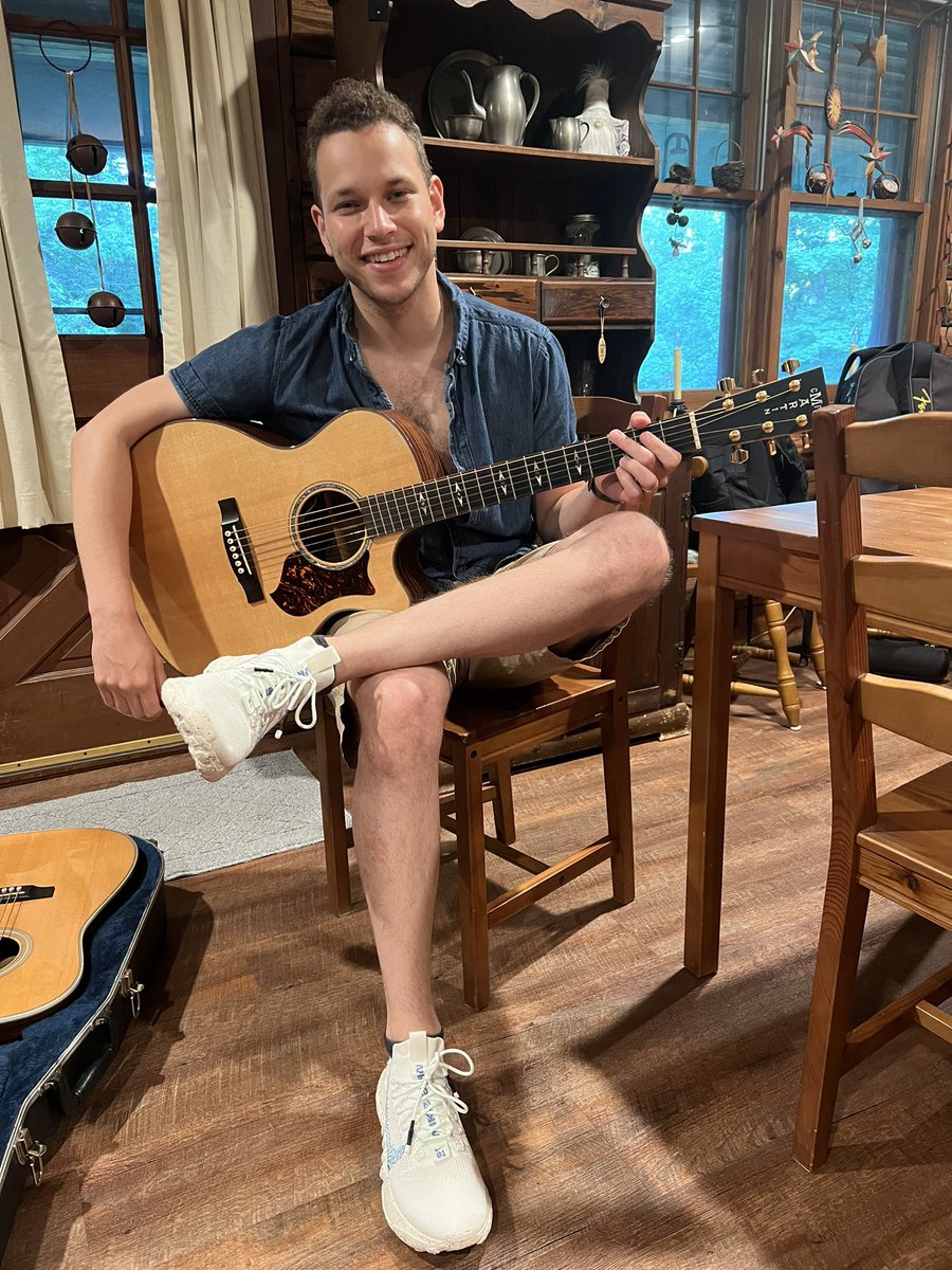 charliewidmer's tweet photo. Celebrated my birthday this past Friday and just wanted to take a moment to thank everyone that took the time to send me a birthday wish. Hope you’re well too and hope we see each other sometime soon ❤️ More details on the pics below on my FB/Insta #birthday #singer #guitar https://t.co/aZs0Jg7OXO