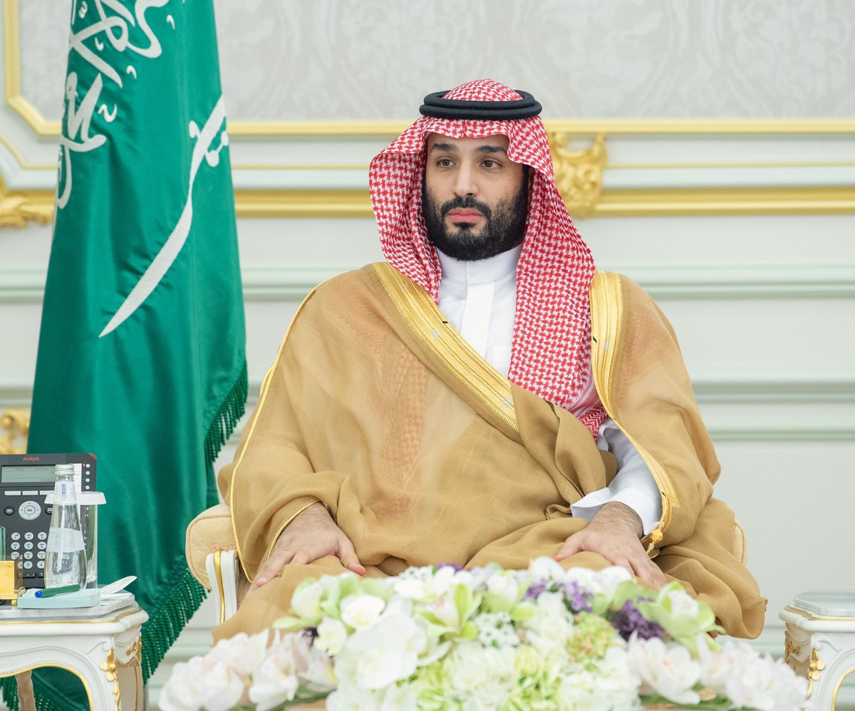 من كلمات سمو ولي العهد :

نلتزم أمامكم أن نكون من أفضل دول العالم في الأداء الحكومي الفعّال لخدمة المواطنين ؛ لتكون بلادنا مزدهرةً قويةً تقوم على سواعد أبنائها وبناتها وتستفيد من مقدراتها، دون أن نرتهن إلى قيمة سلعة أو حراك أسواق خارجية.
.
.
#الذكرى_الخامسة_لبيعة_ولي_العهد
💚💚