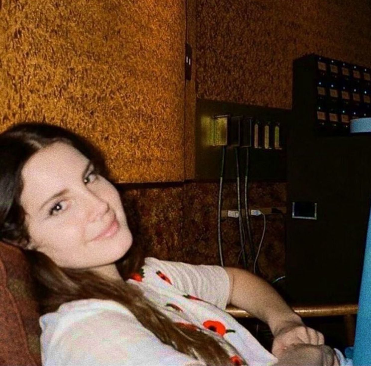Happy birthday to lana del rey!!! ilysm <3 