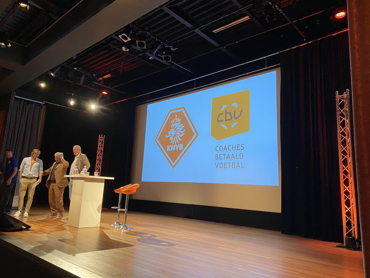 Nationaal Voetbaltrainers Congres 2022 van de CBV met KNVB. Waardevolle workshops met een inspirerend college van <a href="/willemweijs/">Willem Weijs</a> ⚽️📈.