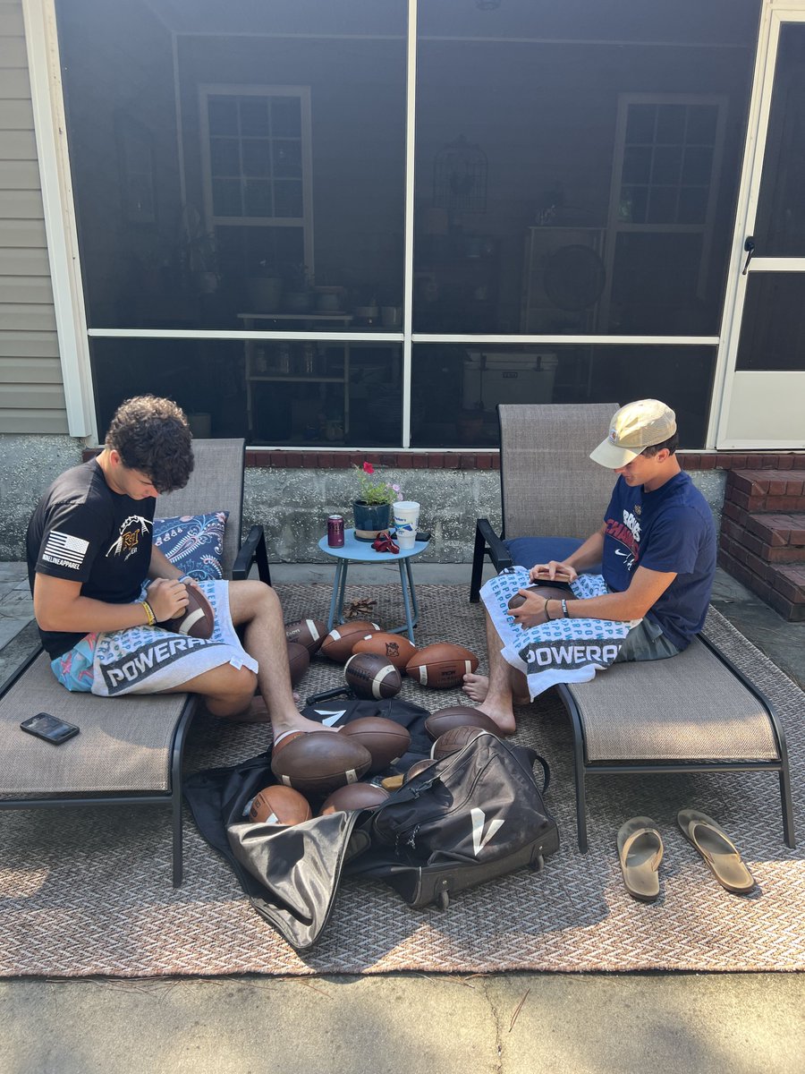 RH QB bonding = football prep. #BTH