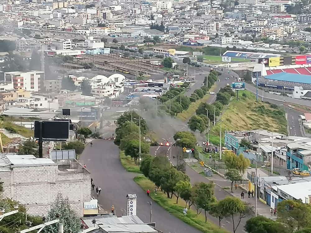 Gaojack87's tweet photo. Precaución cierre de vía en avenida Diego de Vásquez 2022 06 20  hora 18h00 #ParoNacional @teleamazonasec @EcuavisaInforma @FBRadio1 https://t.co/MRlorXLLa0