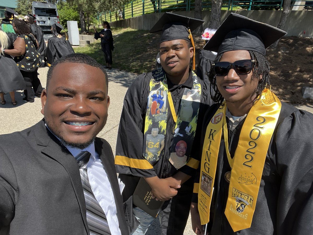 Ridgeleyhudson_'s tweet image. My favorite time of the year! #GraduationTime👨🏽‍🎓👩🏽‍🎓
Congratulations to “my kids” okay, my mentees, who graduated this past Friday. So proud of each of them.👏🏾🖤💛 Let’s go!!

As we continue down this graduation season, let’s remain prayerful for their continued success &amp;amp; safety. 🙏🏾