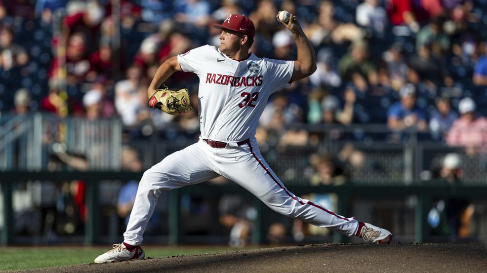 KATVNews's tweet photo. #TimElko and #CalvinHarris homered, #HunterElliott pitched effectively into the seventh inning, and #Mississippi defeated @RazorbackBSB 13-5 on Monday night to move within one win of the #MCWS finals. https://t.co/j6zu4ruon2 | #arnews #hogcentral https://t.co/RzVBO7NPsh