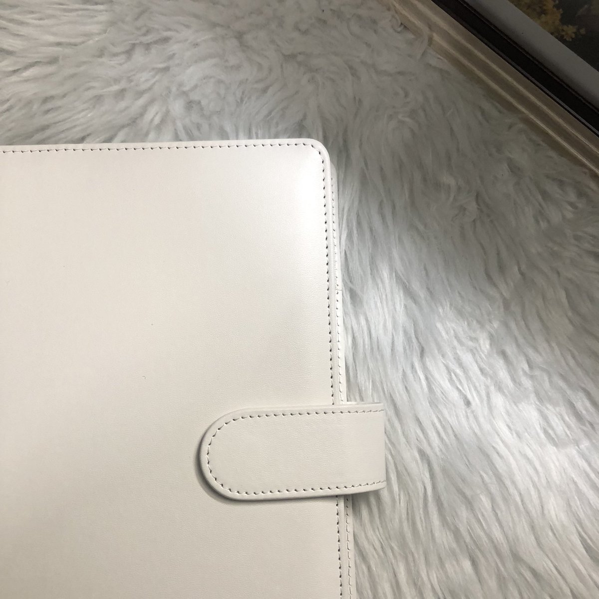 ddaengcarts's tweet photo. #alyscart ꒰ wts lfb bts pc ph ꒱

white a5 binder with 10 pcs used 4p sleeves

₱230 + pf + lsf

⤷  binder has ring marks
⤷  used only for less than a month 
⤷  rfs : will switch to collbook

𓄲 dop : payo
𓄲 mod : j&amp;t / flash 
𓄲 mop : gcash

# a5 white binder sleeves 4p https://t.co/rhNkafN3jD