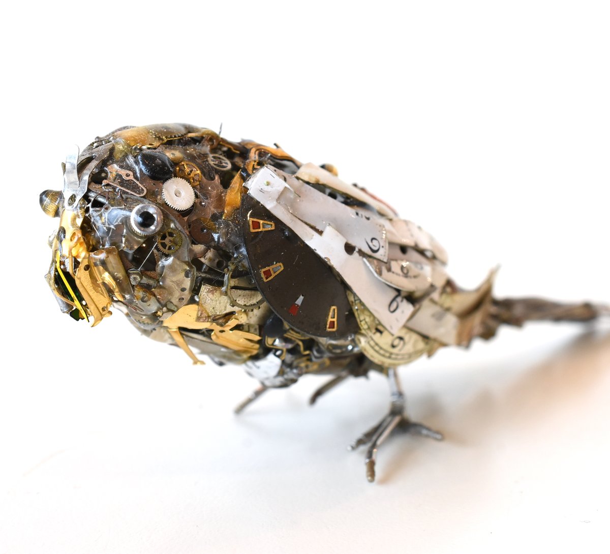 ticktackart's tweet photo. チクタクアート　インコのP
時計の廃材でセキセイインコのPちゃんを表現してみました
#廃材アート #アップサイクル #スチームパンク #鳥 #歯車 #sdgs #リサイクルアート https://t.co/N2zyIDIebX
