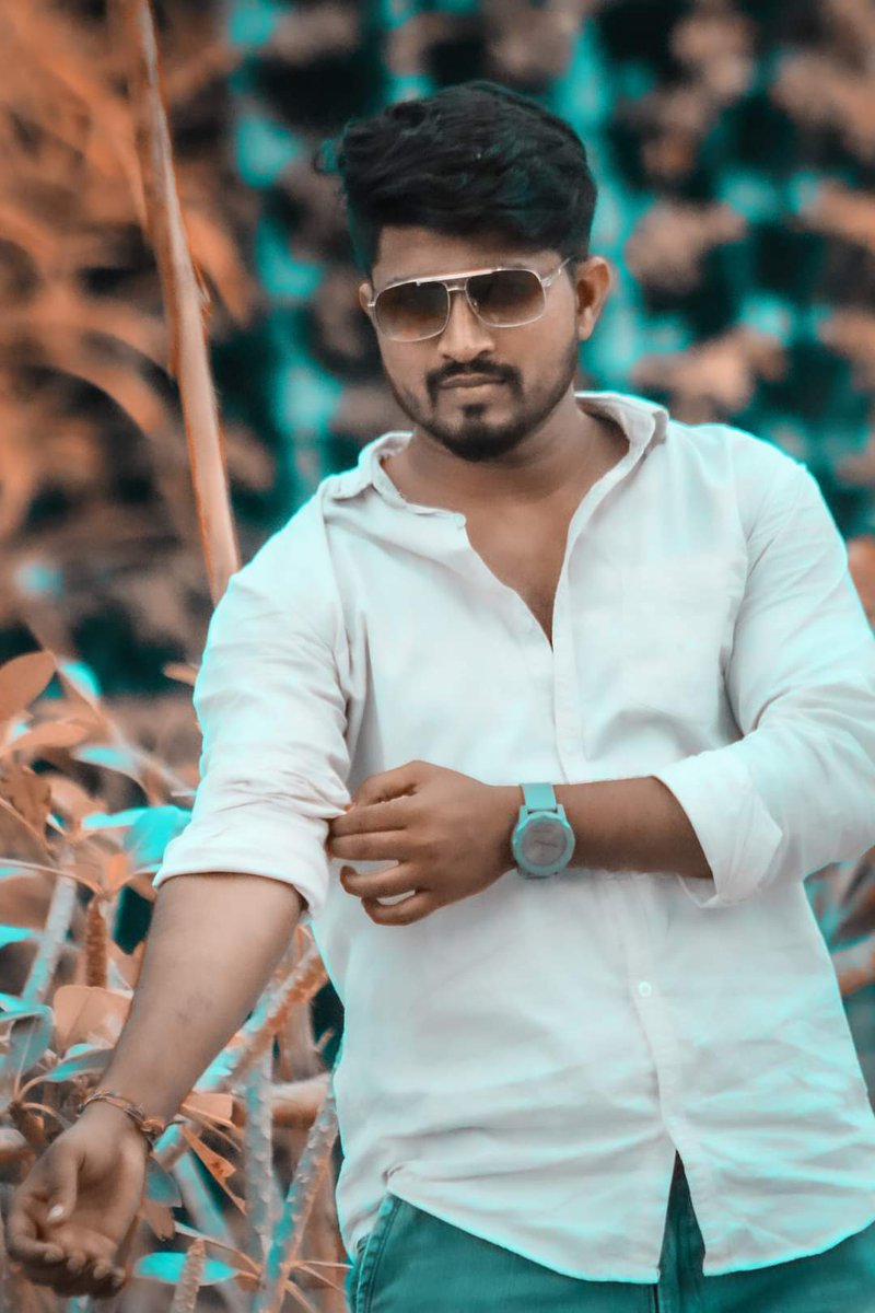 BosChitradurga's tweet photo. ನಮ್ಮ ಅಭಿಮಾನಿಗಳ ಅಭಿಮಾನಿ "ಅಭಿನಯ ಚಕ್ರವರ್ತಿ" @KicchaSudeep ♥️ ಅಣ್ಣನ ಅಪ್ಪಟ ಅಭಿಮಾನಿ @Shivaku75388014
ರವರಿಗೆ ಹುಟ್ಟು ಹಬ್ಬದ ಶುಭಾಶಯಗಳು.. ತಾಯಿ ಚಾಮುಂಡೇಶ್ವರಿ ನಿಮಗೆ ಆಯಸ್ಸು ಆರೋಗ್ಯ ಕೊಟ್ಟು ಕಾಪಾಡಲಿ ಎಂದು ಹಾರೈಸುತ್ತೇವೆ 🎂🎉🤗💐

#KicchaSudeep #KichchaForever 
 #VikrantRona TrailerOnJune23 https://t.co/sYXF8SqCU8