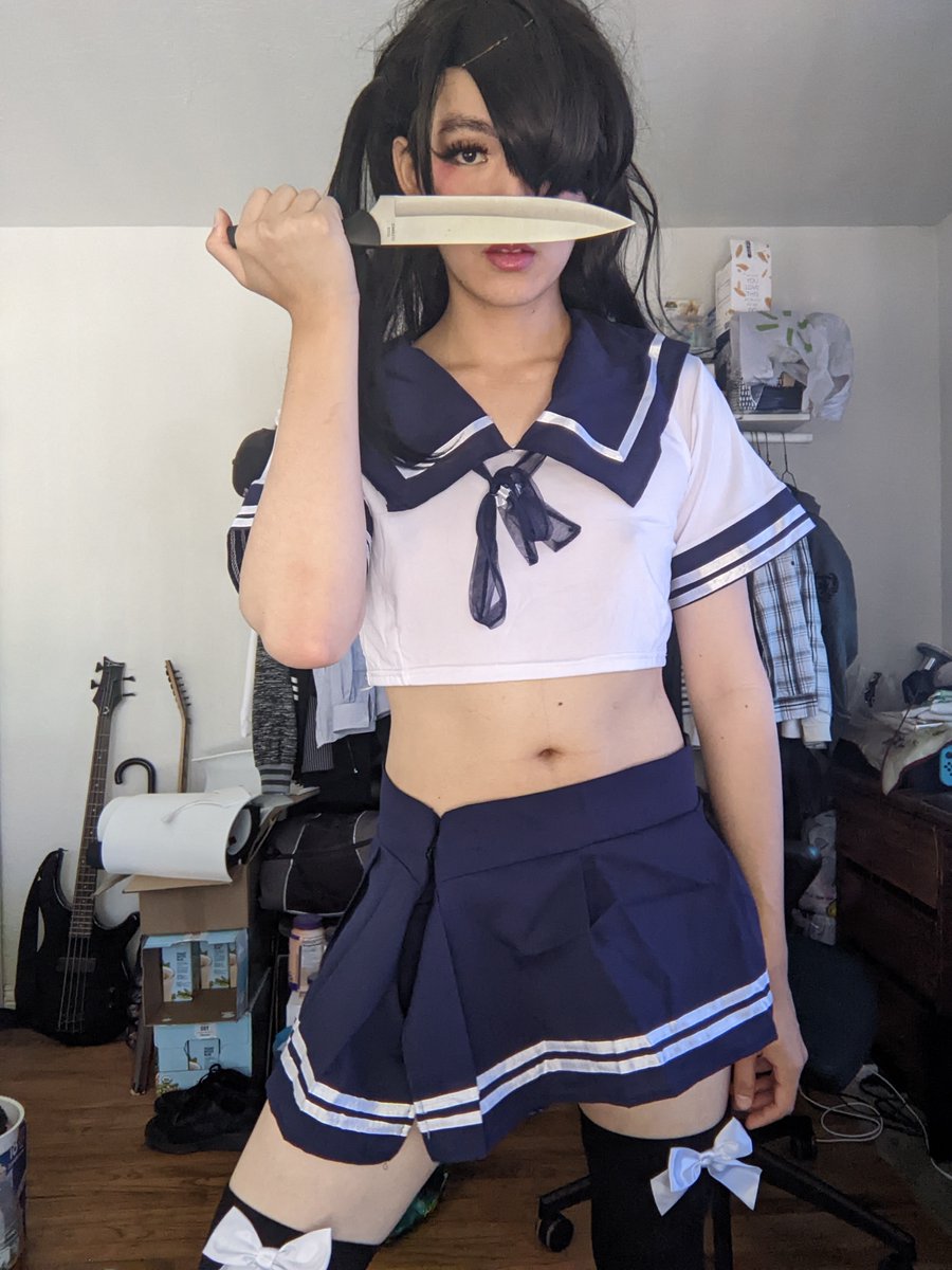JFateburn's tweet photo. I kinda wish this knife was bigger 🥴 https://t.co/ZqQVh9DZ5p