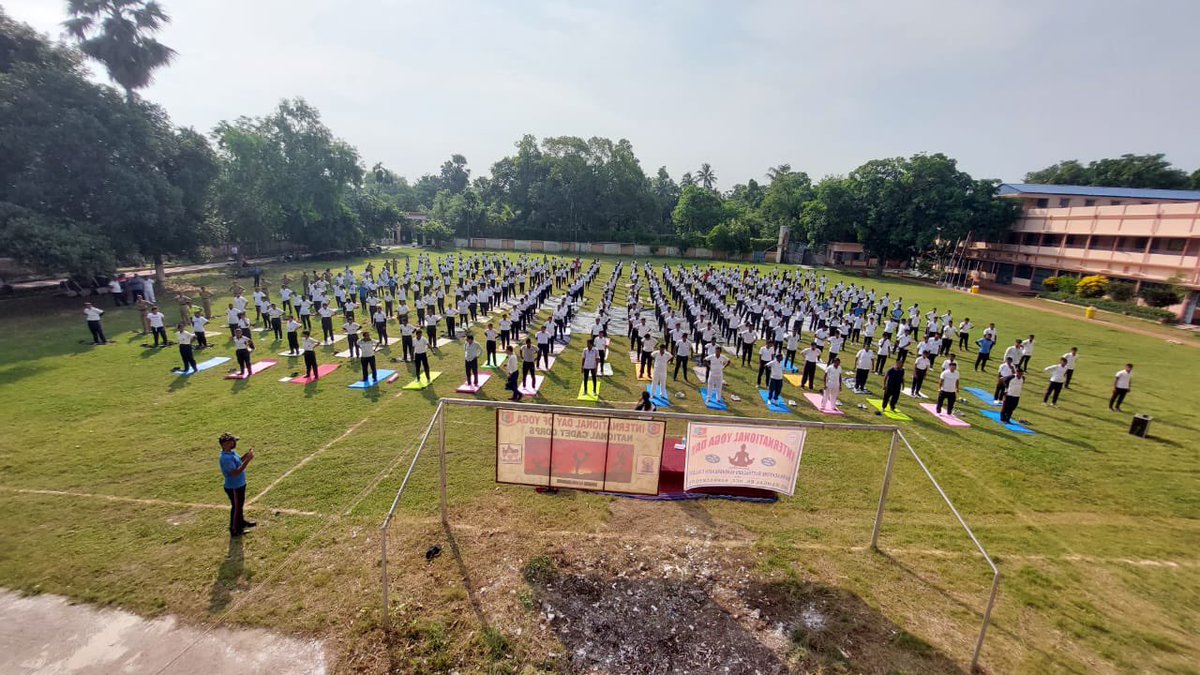 rajranju27's tweet photo. Yoga day Celebration- Cadets of 48 WB NCC BN BARRACKPORE carried out yoga on three different locations. The article on yoga day were submitted on this occasion by Cadets . The Cadets were  briefed by PI staff on the issue of Agnipath scheme . https://t.co/43Z3qQxp8d