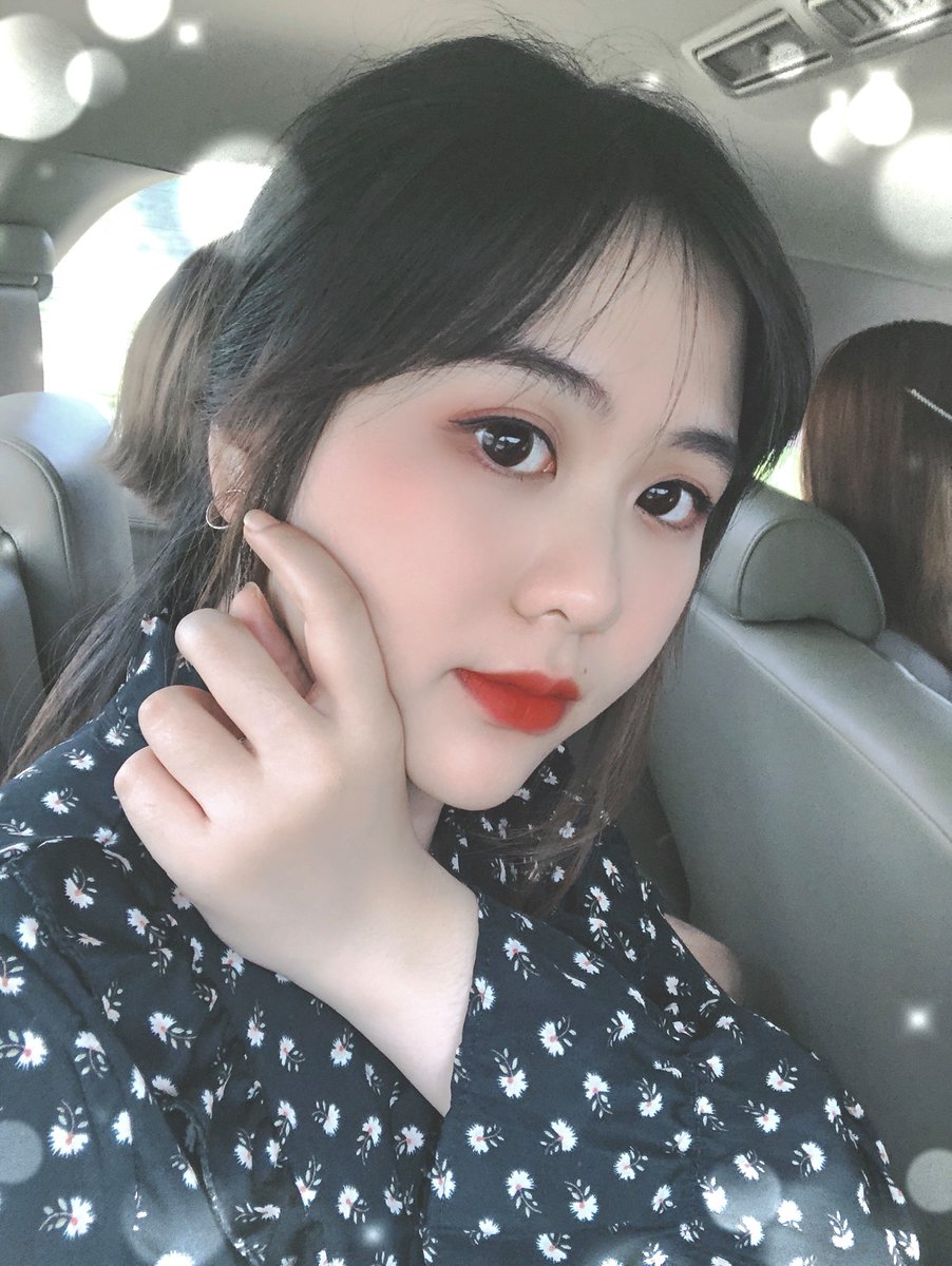 Mẹ mình sợ mình khờ quáa....
Ra đường bị ngta dụ á 😆