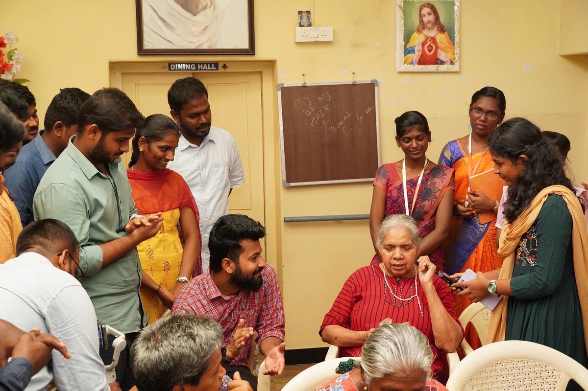 samaneu's tweet photo. Happy World Music Day!
Music has no limits, borders, or ages. With my  students of RVS Yuva - Music club (RVS Group) celebrated World Music Day in the best way possible. 

#samaneusatheesh #director #mediandcommunications #rvsgroup #Trending https://t.co/PKpQ04ThSy