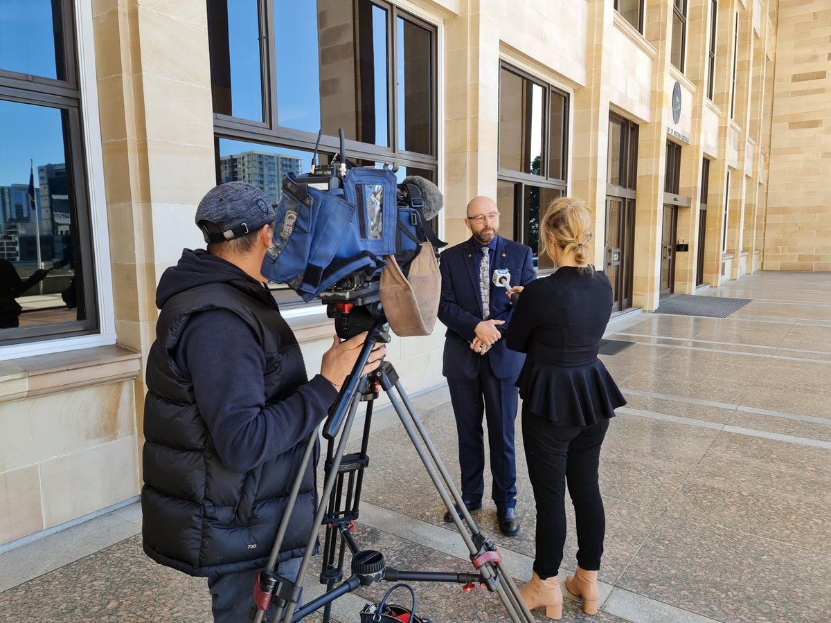 BrianWalkerMLC's tweet photo. I just had an interview with Ch10 about our proposed bill to legalise cannabis here in WA. Just 8 tablets of panadol can kill you, yet drinking a full bottle of high-THC medicinal cannabis will give you an expensive sleep. Which one is more dangerous? #Legalisecannabis #wapol https://t.co/ME0WeRXtJZ