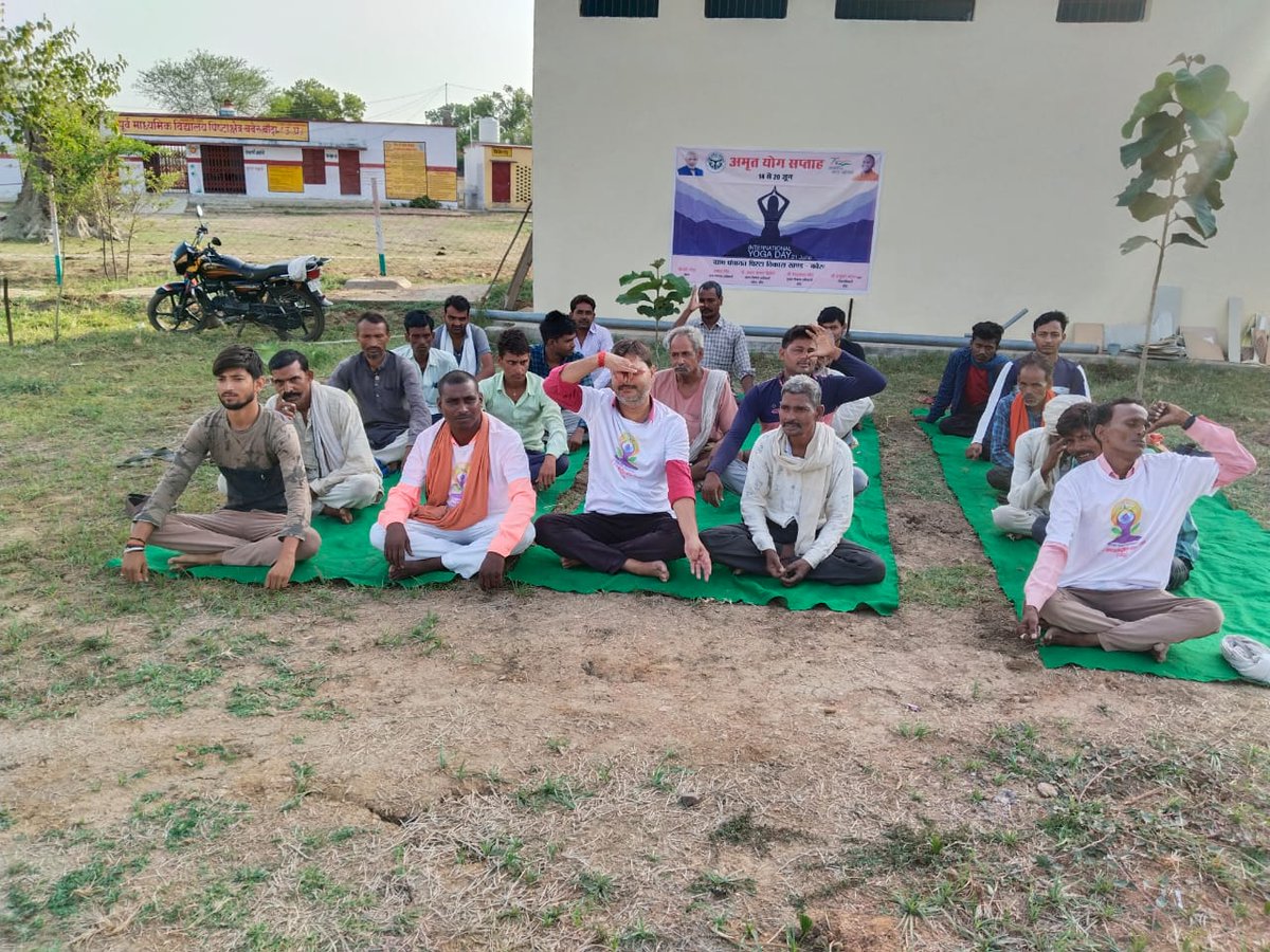 deepakcscdmmba's tweet photo. Yoga day Done By VLE Mahoba 
@CSCegov_
@atulitrai
@vageesh_iaf
@moayush
@CSCegov_
@CSCSPV_Health

#YogaForHumanity
#AzadiKaAmritMahotsav
#MyYogaMyPose
#CSCIDY2022 https://t.co/ez5jjCsbpF https://t.co/YFIo15ob9R https://t.co/zk68TYDROr