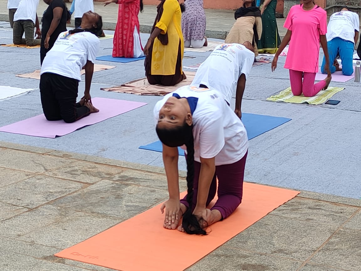 FriendsUmapathy's tweet photo. CSC VLEs Puducherry UT Celebrating 8th International Yoga Day
#cscyoga @dintya15 @csc_south #CSCeGov https://t.co/bZy75KXCCX