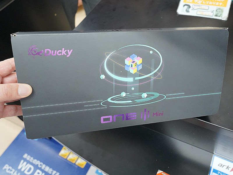 watch_akiba's tweet photo. 更新：Duckyの60％キーボード「One 3 Mini」にクラシッ���カラーモデル https://t.co/n4yaEHPFUV #DuckyChannel https://t.co/RWza96vigy