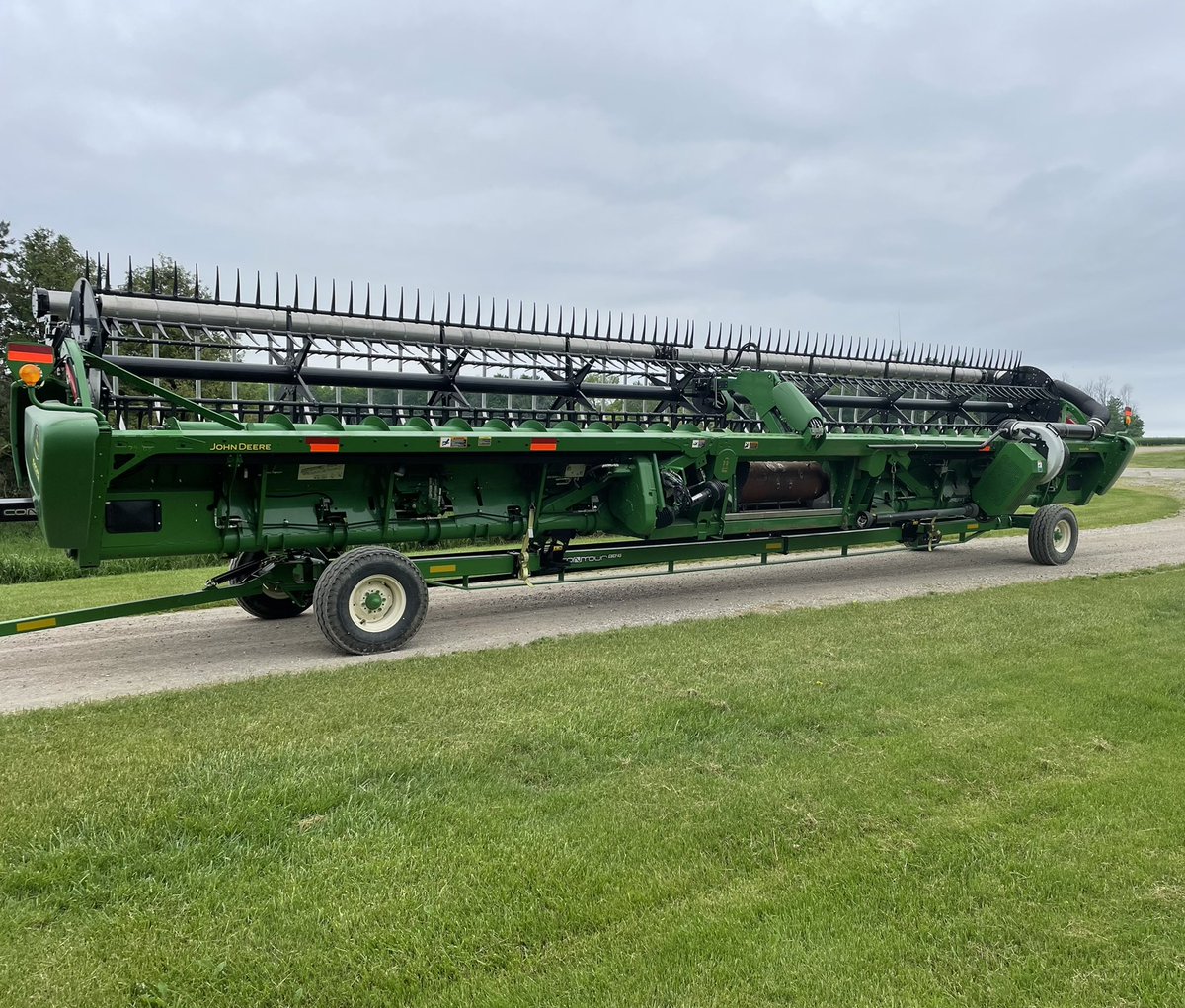 John Deere 640FD $96000CAD
40’ Flex Draper low acres
Flip over reel
Fore &amp; Aft
Duel knife drive 
New spare knife 
Header height sensing 
Poly skid shoes
Top cross auger 
Stubble lights 
AWS air bar and brush kit
John Deere S series hook upRT’s appreciated 519-955-5788