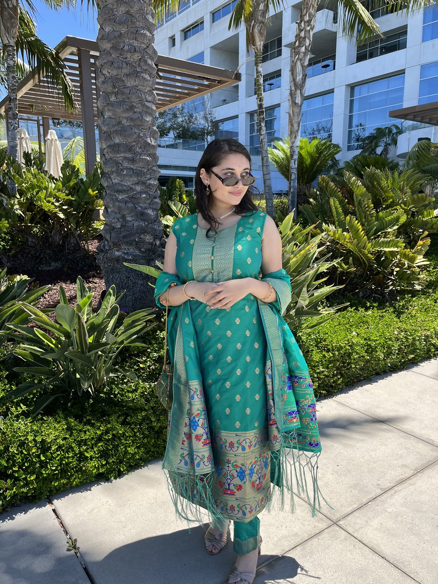 beansenjoyer's tweet photo. Yesssssssss :) Wedding mode :) :) https://t.co/0nwDYYPlci